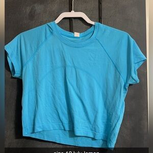 size 12 cropped lulu lemon shirt